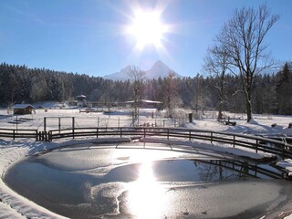 Langlaufloipengebiet Aschauerweiher mit Watzmann