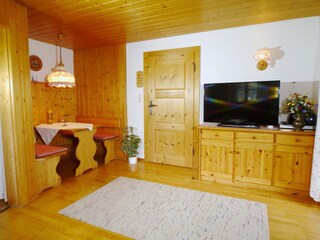 Das Wohnzimmer mit Essecke