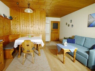Das Wohnzimmer mit Essecke