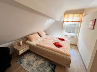Das Schlafzimmer mit Doppelbett
