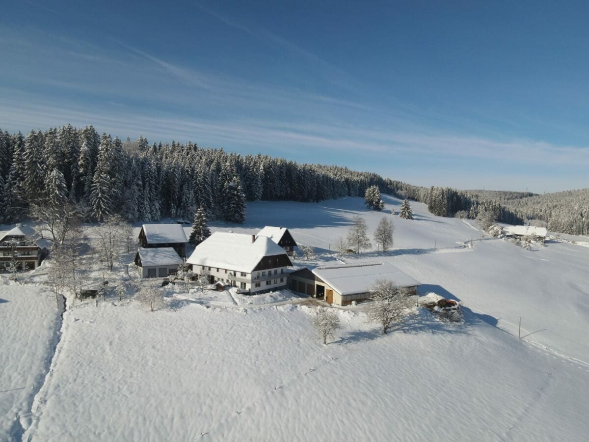 unser Hof im Winter