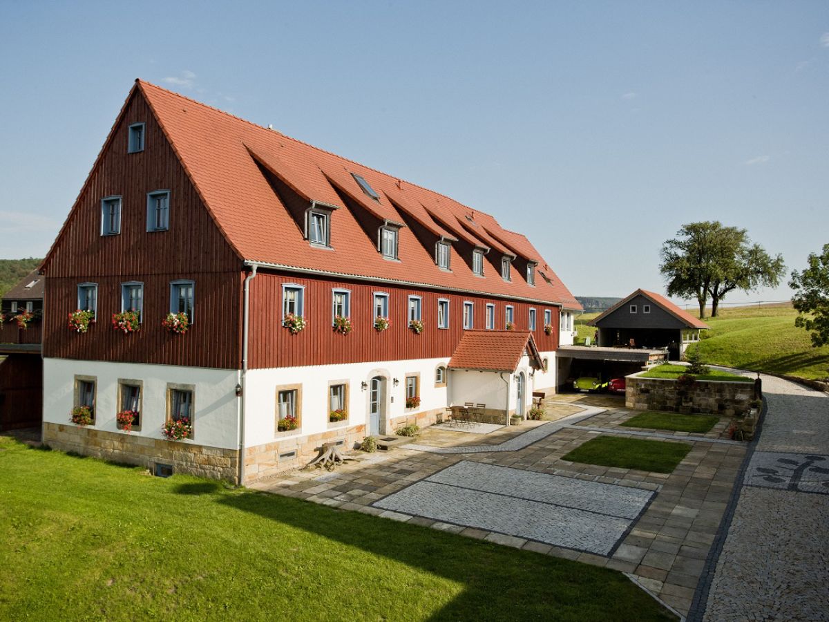 Bauernhaus und Hof