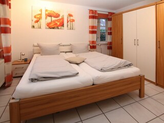 Schlafzimmer mit Doppelbett