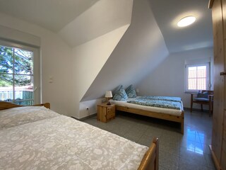 Schlafzimmer 2 OG