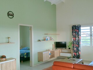 Ruime woonkamer met hoekbank