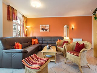 Auf der Couch kann für 1-2 Personen aufgebettet werden.