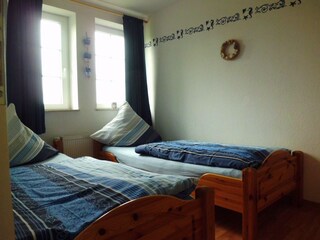 2. Schlafraum mit 2 EB und Kleiderschrank