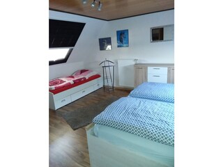 3 Bett Zimmer