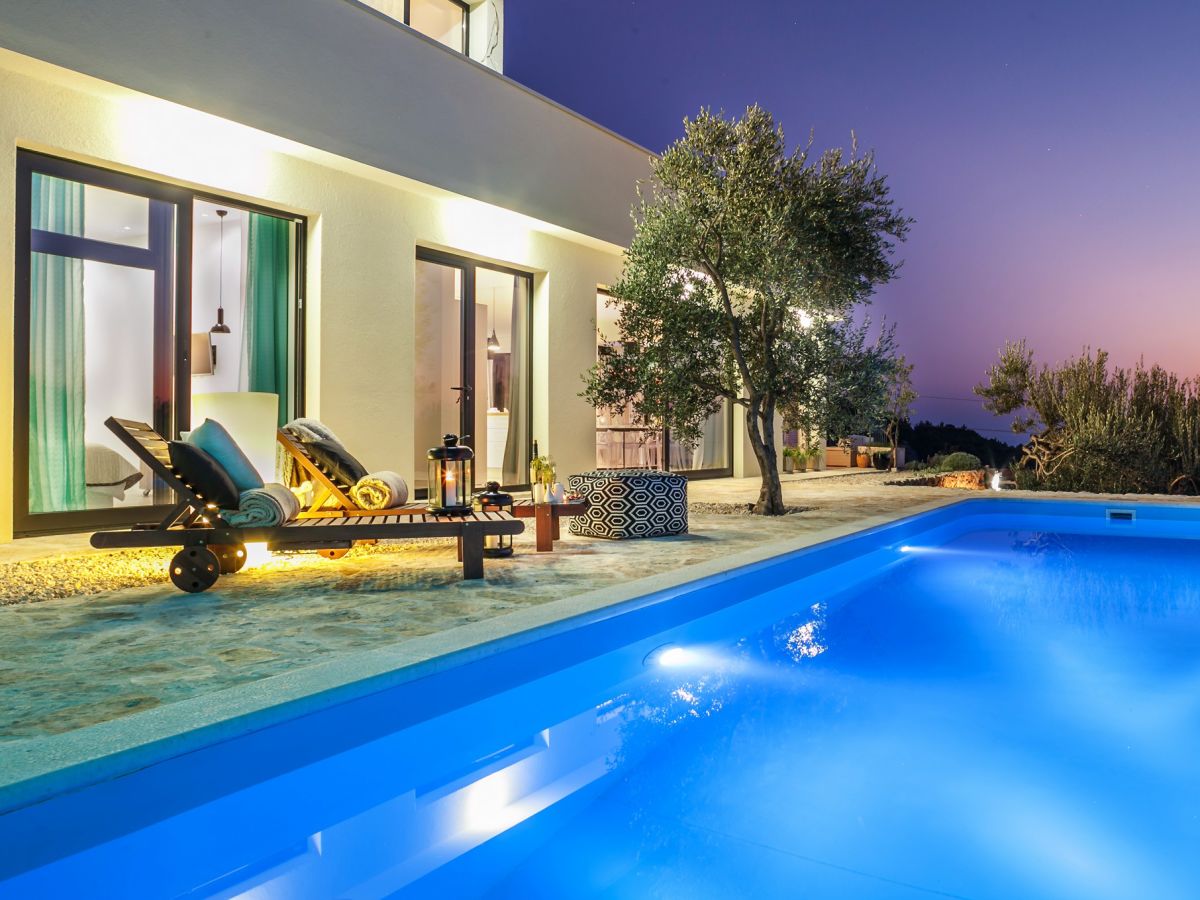 Villa with swimming pool Makarska