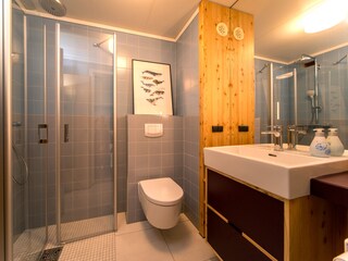 in 2020 saniertes Duschbad