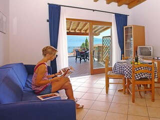 Holiday apartment Gargnano Living Room 14