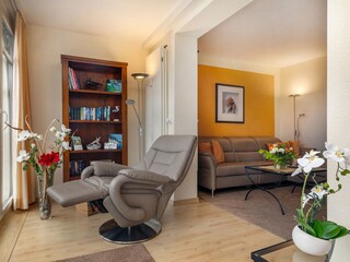 Das Wohnzimmer mit Loggia.