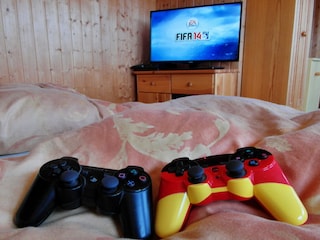 Kinderzimmer mit Fernseher und Playstation