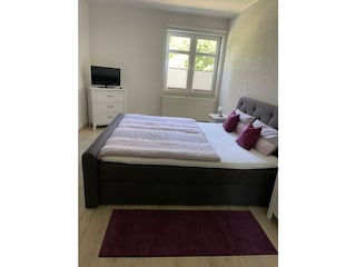 Schlafzimmer 1
