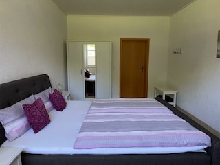 Schlafzimmer 1