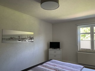 Schlafzimmer 1