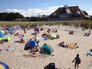 Strand mit Kurmittelhaus