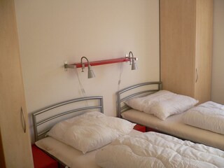 Schlafzimmer 1