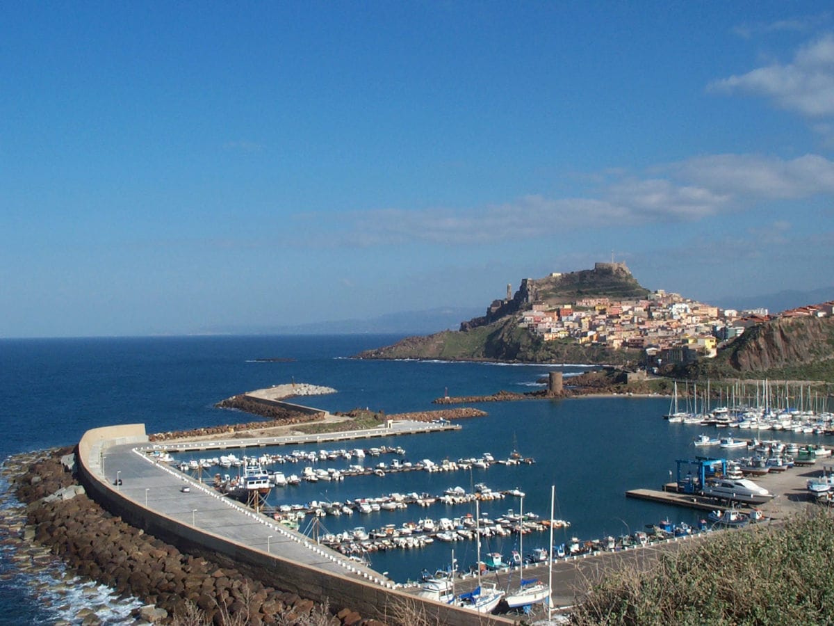 Castelsardo (11 km)