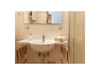 Badezimmer: DU/WC/Bidet, Fön usw.