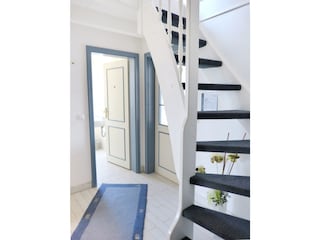 Flur u. Treppe zur Galerie