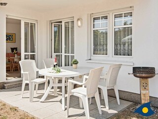 Terrasse mit Sitzgelegenheit