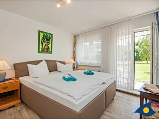 Schlafzimmer mit Doppelbett