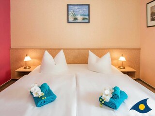 Schlafzimmer mit Doppelbett