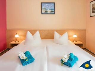 Schlafzimmer mit Doppelbett