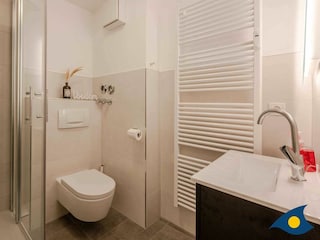 Badezimmer mit Dusche