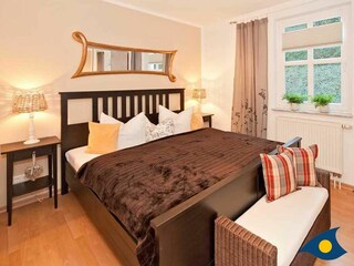 Schlafzimmer mit Doppelbett