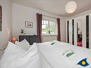 Schlafzimmer mit Doppelbett