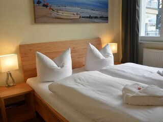 Schlafzimmer mit Doppelbett