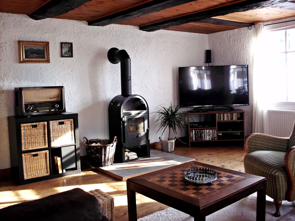 Ferienwohnung bauernhaus am spüligbach weserbergland frau lea samrt tv wohnzimmer