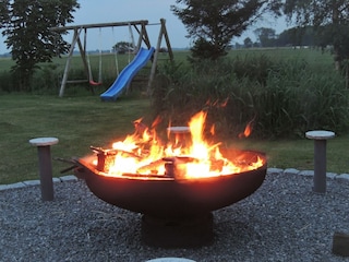 Gemütlicher Abend an der Feuerschale