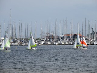 Jachthafen mit Segelschule