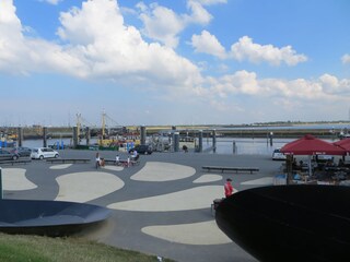 Fischereihafen mit Fischbude