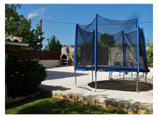 Trampolin, Schauckel und Wippe