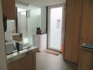 Eingangsbereich mit Küche, Kleiderschrank