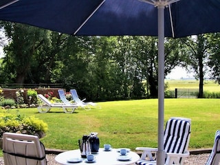 Großer Garten - Terrasse am Haus - Weitblick