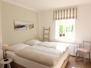 Bedroom with 2 box spring beds (90x200)