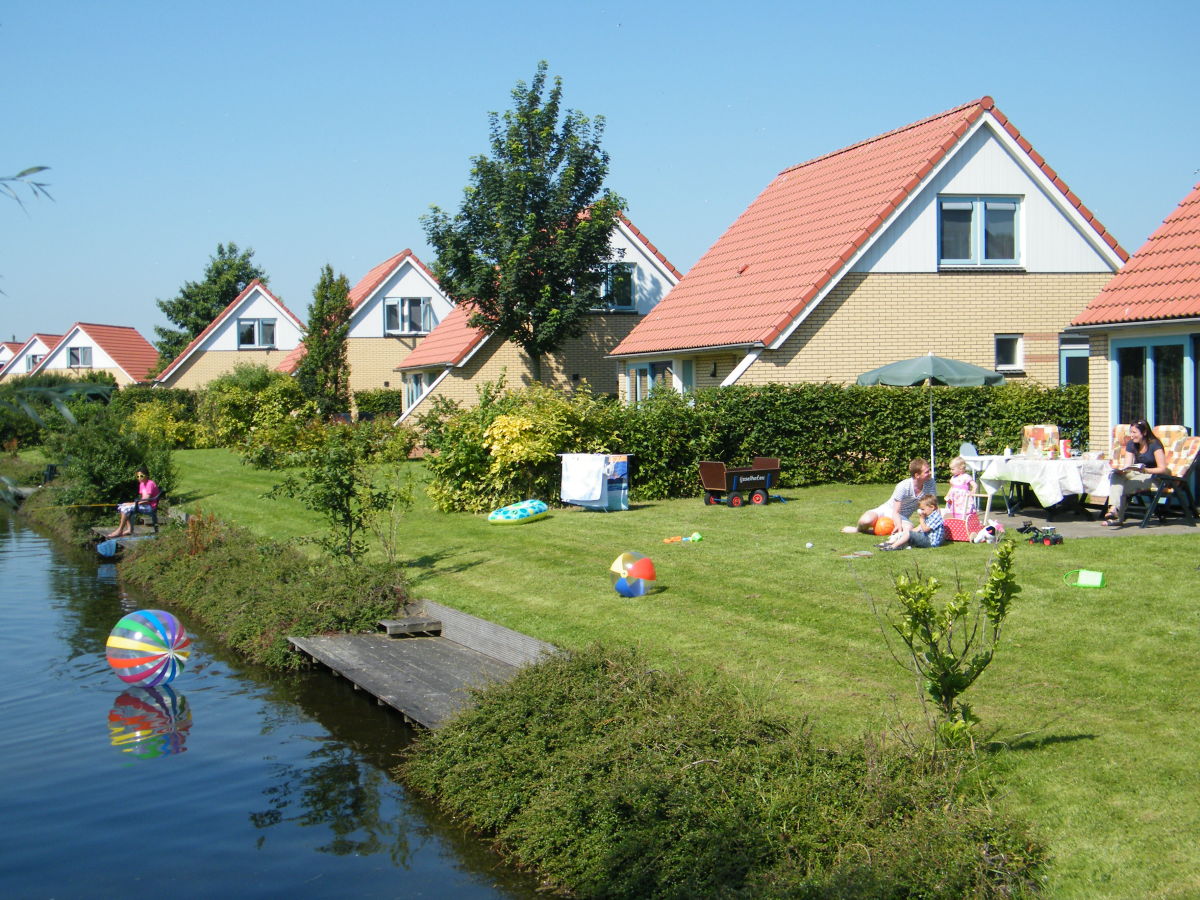 Type Medemblik 6 on the waterside