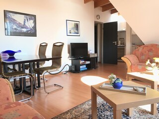 Wohn-/ Esszimmer