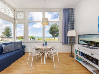 Loggia mit Schlafcouch.