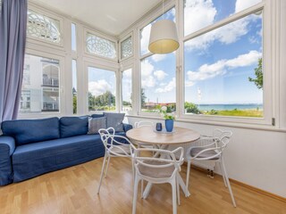 Wohnbereich mit viel Meerblick.