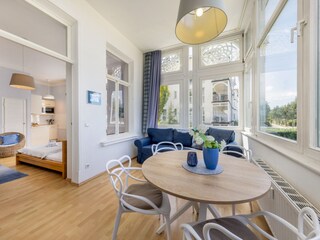 Loggia mit Blick zum Schlafbereich.