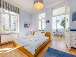 Schlafbereich und Loggia.