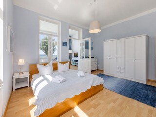 Großer Kleiderschrank