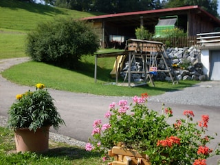 Schaukel und Sandkasten