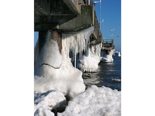 Eiszapfen an der Seebrücke Bansin